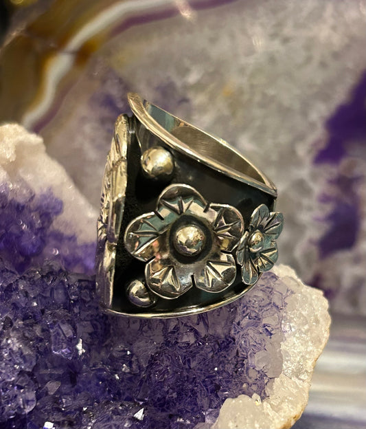 950 Silver Taxco Mexico Large Flowers Wide Band Ring Sz 7-8.5