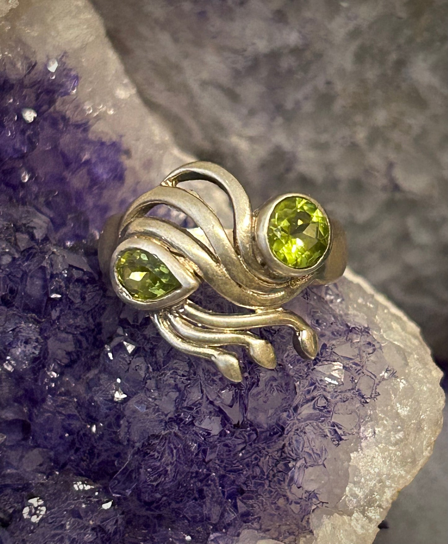 Vintage Sterling Silver Abstract Modernist Peridot Ring • Size 10
