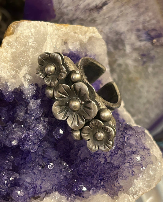 GUZ LOVE 1of1 Sterling Silver FLOWER BAR Ring • Size 5-6.5