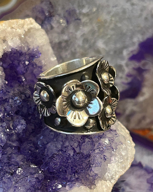 Sterling Silver Modern Taxco Mexico Ring With Flowers • Size 6.5-8.5