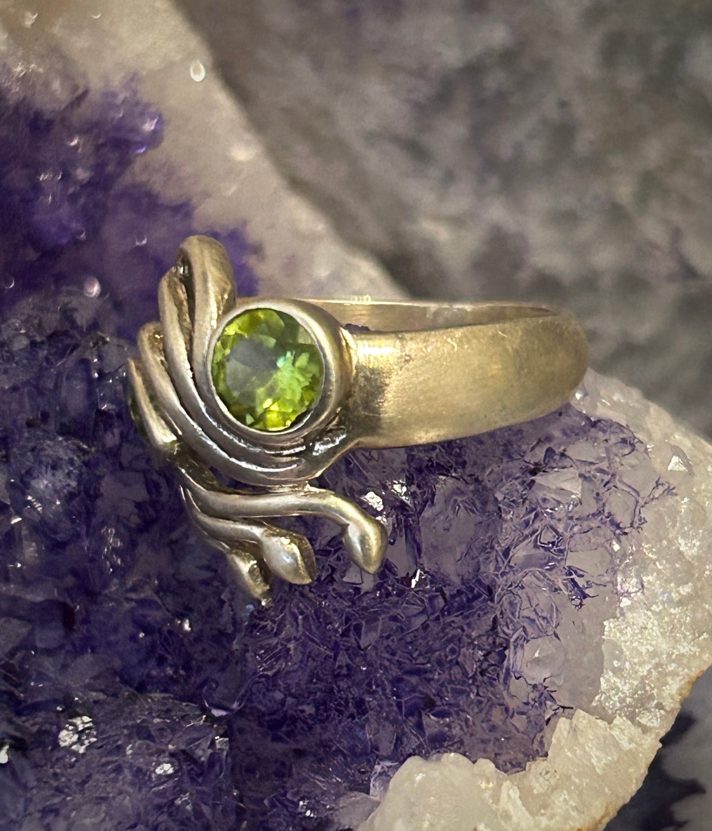 Vintage Sterling Silver Abstract Modernist Peridot Ring • Size 10