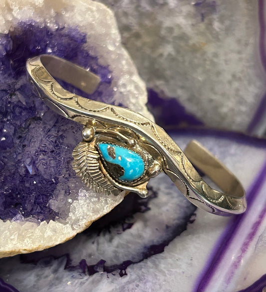 Sterling Silver NC NAVAJO Signed Turquoise Stamp Work Carinated Cuff Bracelet